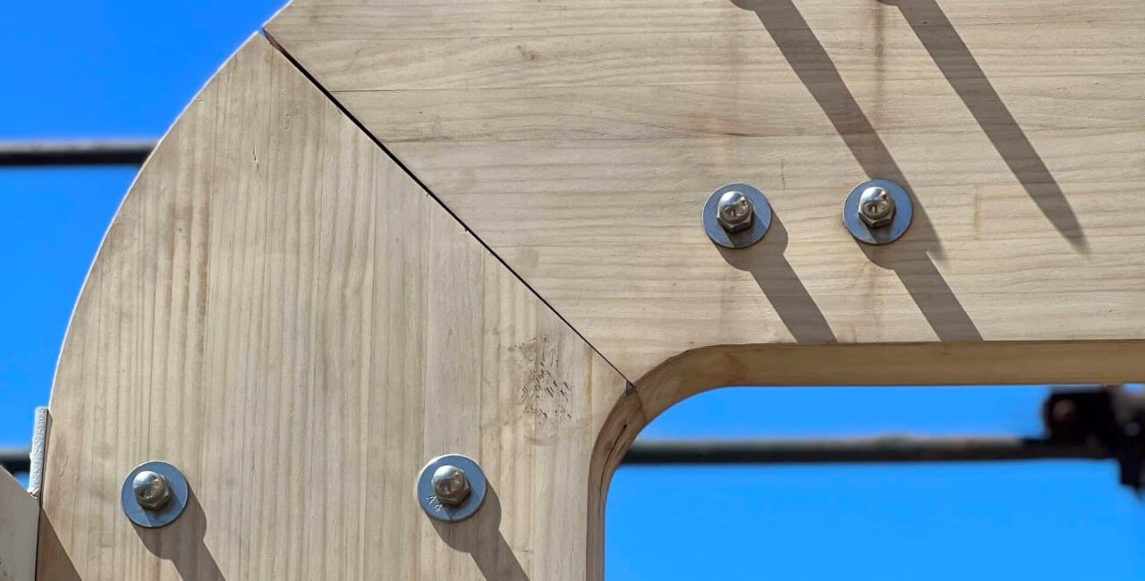 Masswood’s glulam capabilities are versatile to accommodate a broad spectrum of projects, ranging from individual glulam beams utilised as lintels and posts, to the structural framework, such as portal frames, for residential and commercial new-builds and expansions.