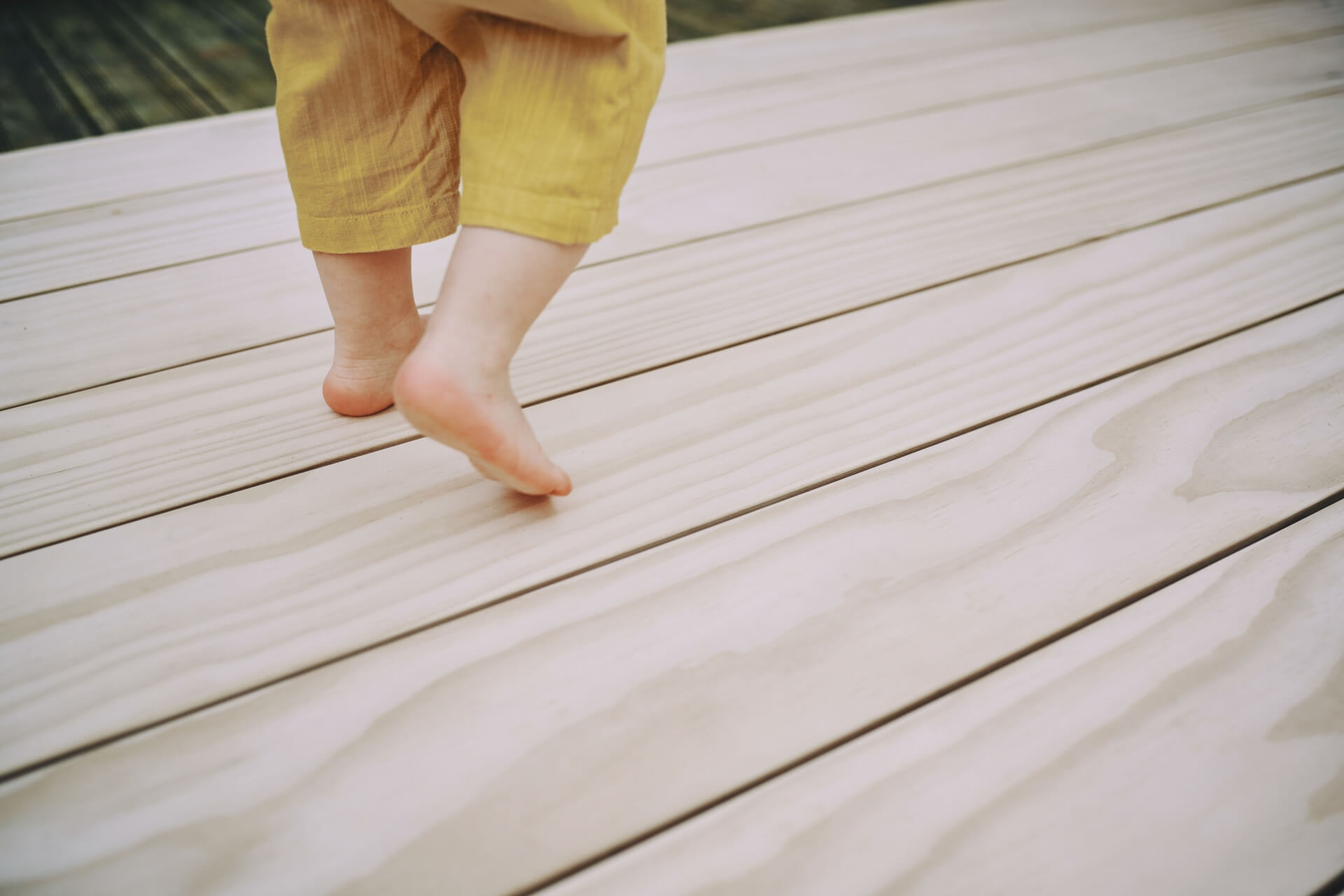 Accoya Decking is barefoot-friendly